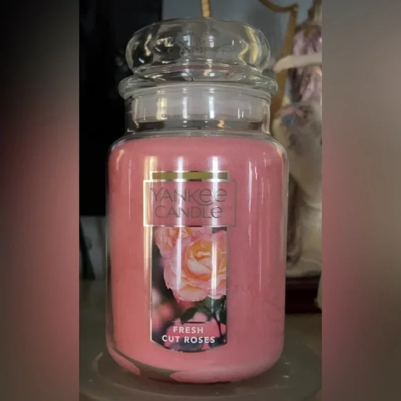 Fresh Cut Roses 22oz NWT Yankee Candle NWT